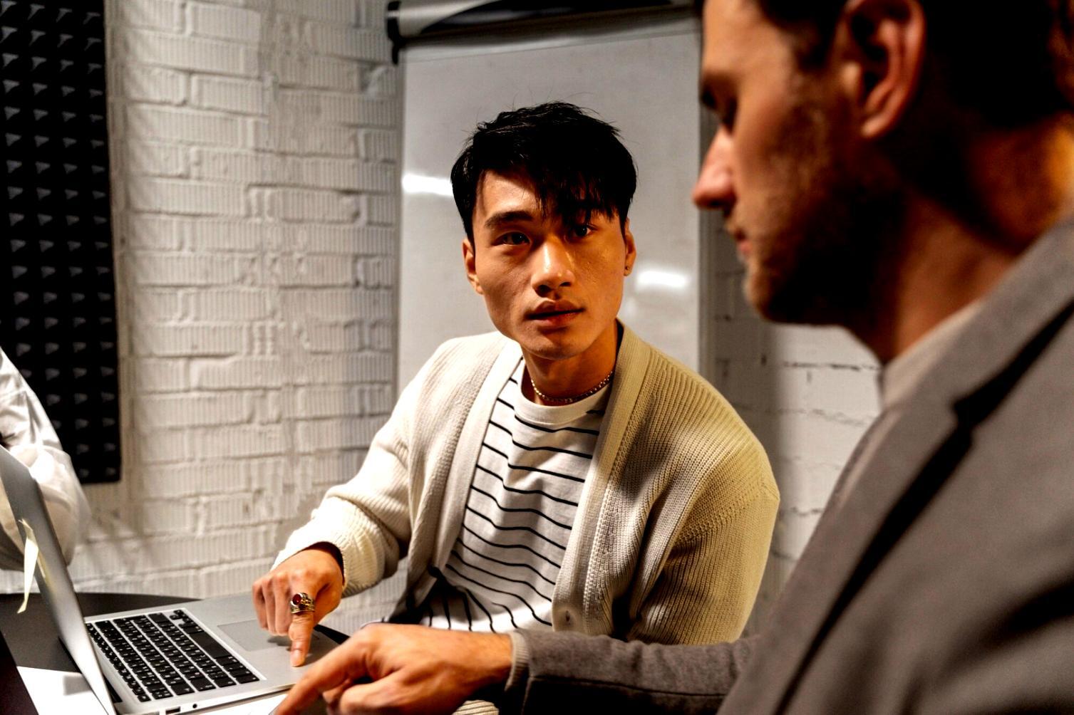 Studenti che completano con successo corsi di mobile SEO